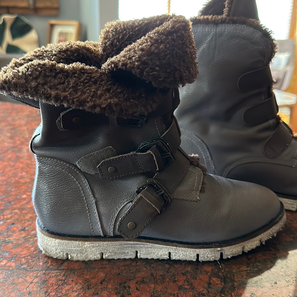 Like new OTBT boots. Leather upper! Worn maybe once Super cute stylish boot!